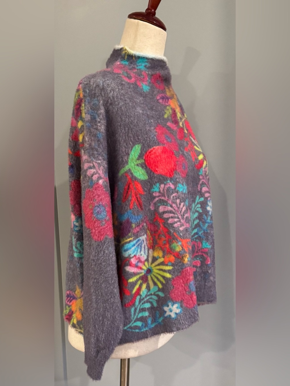 NATURAL LIFE  NWOT Cashmere Like Fuzzy  Bright Floral Print Sweater - Picture 6 of 8